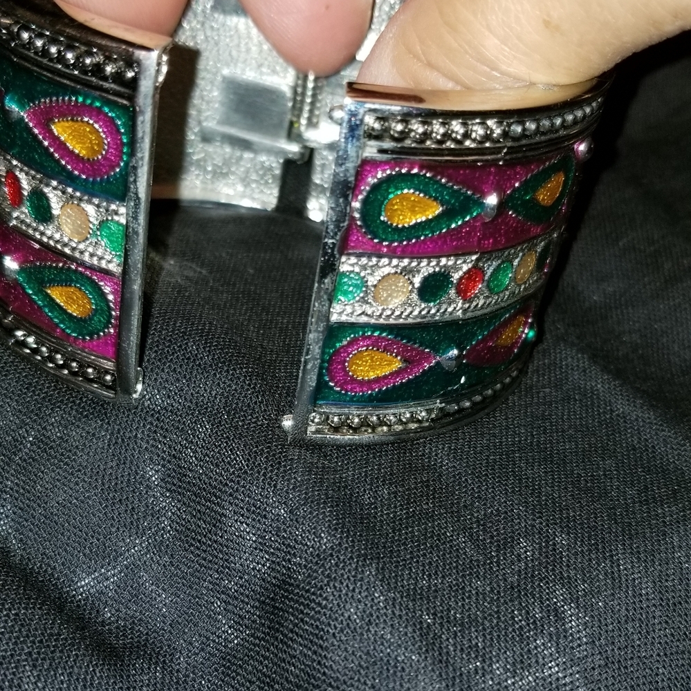 Beautuful Enameld Cuff Braclet - Picture 3 of 4